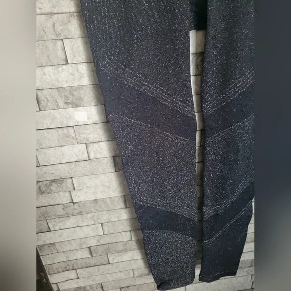 Athleta Twilight Tight Black & Silver Size Medium - Picture 3 of 4